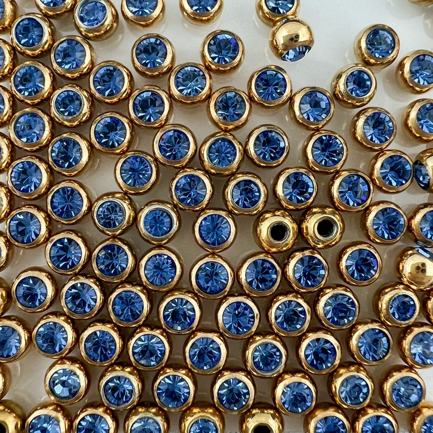 Sapphire Gold Round 16 Gauge